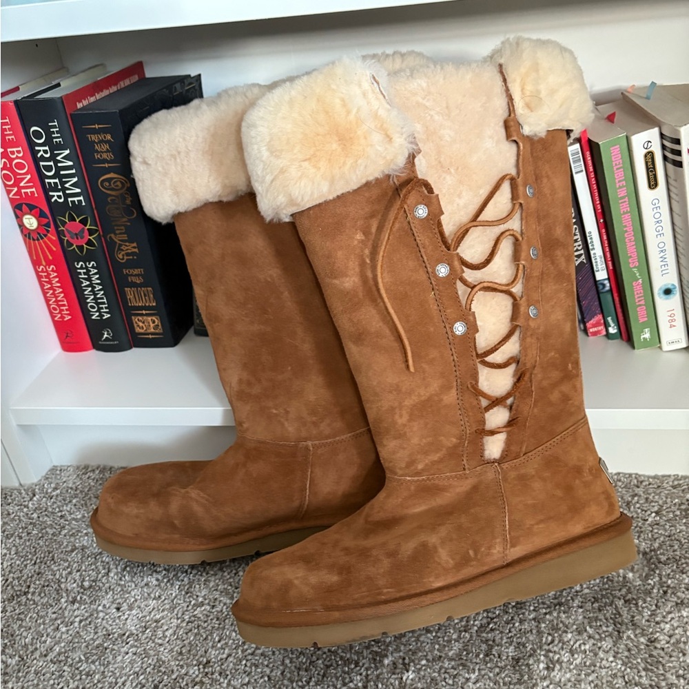 UGG Women’s Upside Shearling Boots NWOT Size 9